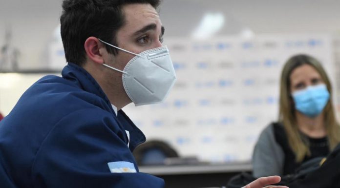 Detuvieron al médico trucho que atendió durante la pandemia