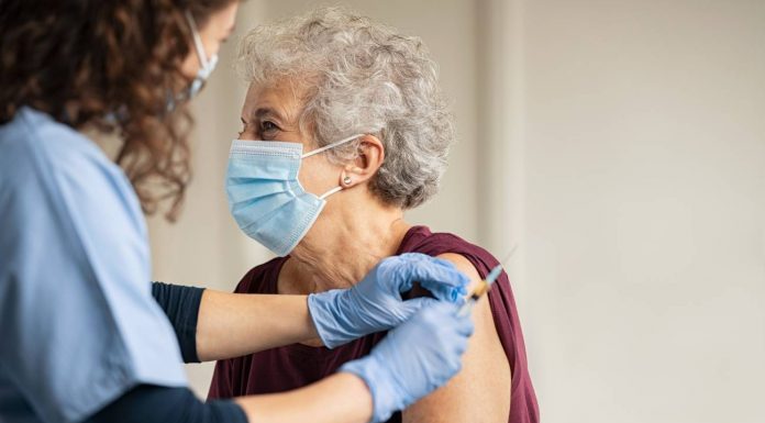 Vacuna contra el Covid-19 | Comienza hoy la inscripción en toda la provincia para mayores de 70 años
