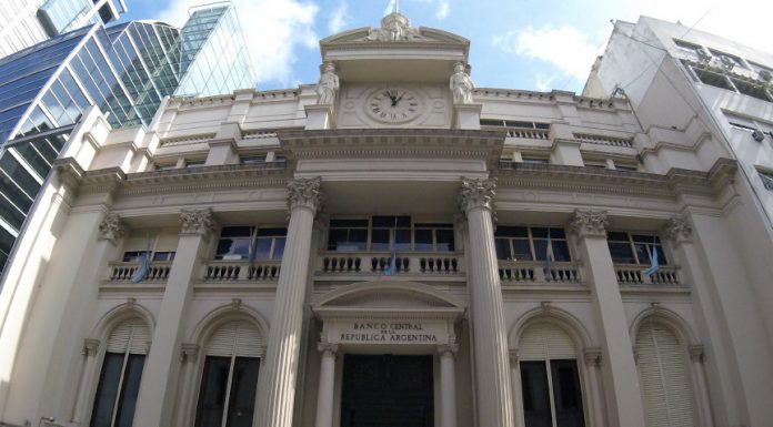 Advierten que el Banco Central está ejecutando un "ajuste silencioso"