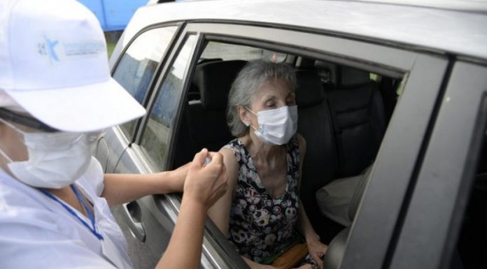 Mayores de 70 años | Reanudan la vacunación en toda la provincia
