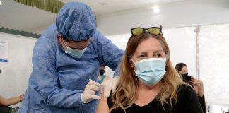 Reanudan vacunación a docentes en punto sanitario de la zona norte