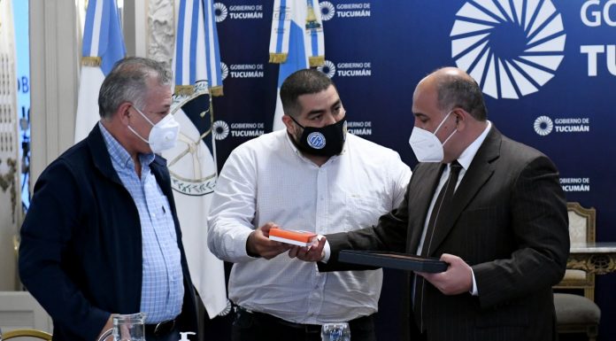 Manzur y la UOLRA firman la creación del Registro Provincial de Ladrilleros Artesanales Manzur y la UOLRA firman la creación del Registro Provincial de Ladrilleros Artesanales