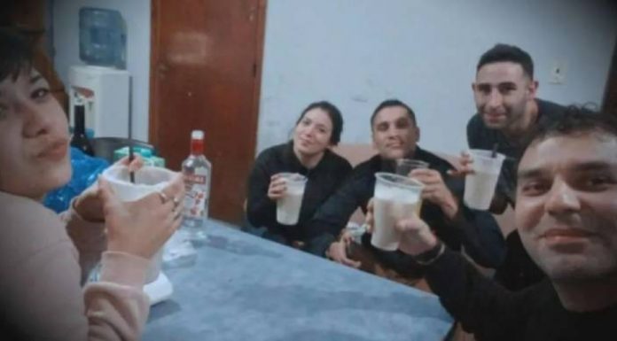 Policías hicieron una fiesta clandestina en la comisaría y ya apartaron al jefe de la seccional Policías hicieron una fiesta clandestina en la comisaría y ya apartaron al jefe de la seccional