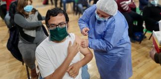 Insólito | Se vacunó 5 veces contra el Covid y lo descubrieron cuando intentaba volver a vacunarse