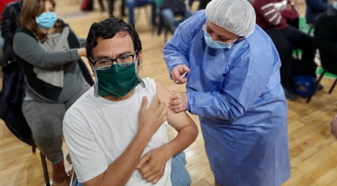 Insólito | Se vacunó 5 veces contra el Covid y lo descubrieron cuando intentaba volver a vacunarse Insólito | Se vacunó 5 veces contra el Covid y lo descubrieron cuando intentaba volver a vacunarse