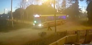 Video | Chofer de colectivo no vio a una mujer y le pasó por arriba