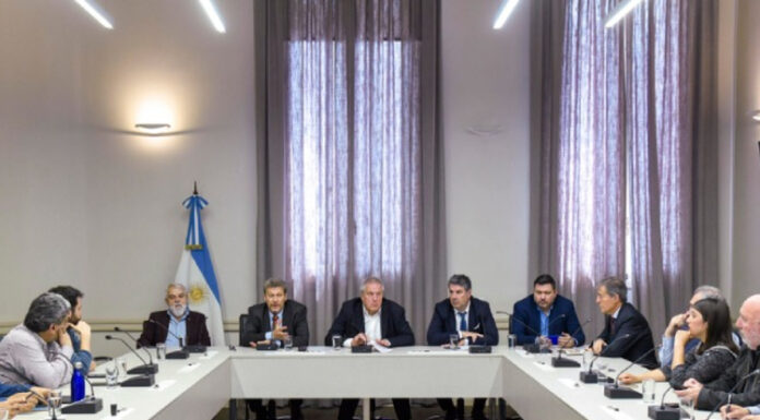 Docentes y no docentes universitarios acordaron suba del 12%