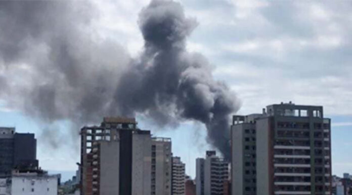 Feroz incendio consumió el Mercado Persia