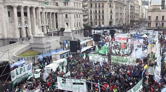 La CGT marcha a Tribunales contra el DNU de Milei